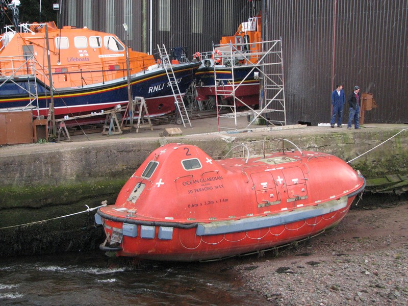 snsm canot sauvetage insubmersible pour braver les mers déchainées