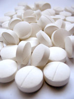 Le paracétamol est parfois utilisé lors de tentatives de suicides. Cependant, plus de la moitié des morts par surdosages sont des accidents.